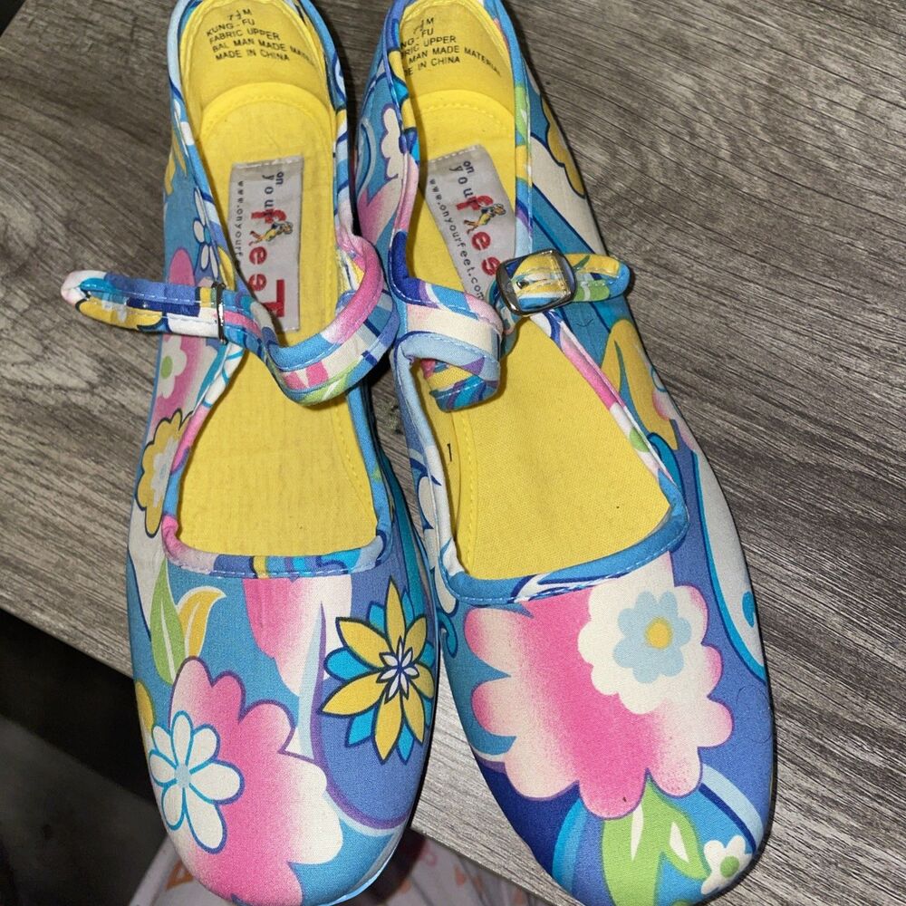 On your feet kung-fu slip on shoes Floral Print  Sz 7.5M New